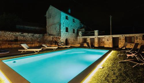 Four Bedroom Villa with Swimming Pool