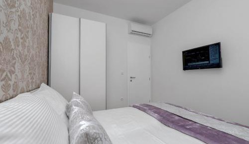 One-Bedroom Apartment with Balcony