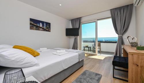 Deluxe Double Room with Balcony and Sea View