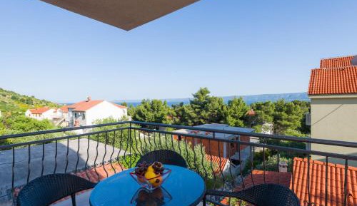 One-Bedroom Apartment with Sea View