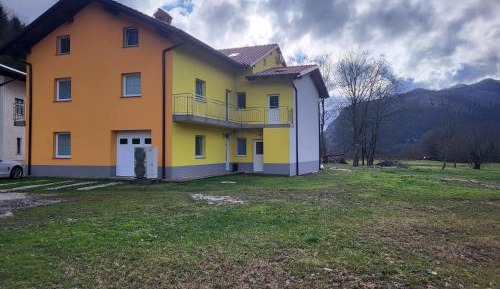 Two-Bedroom Apartment with Mountain View