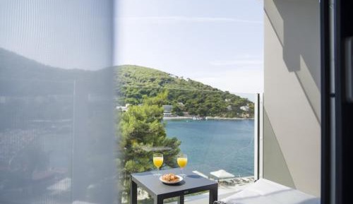 Deluxe Double Room with Sea View and Balcony