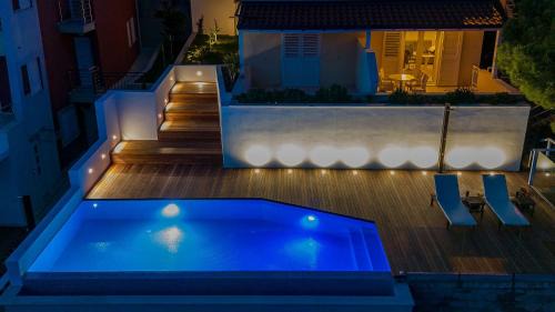 Apartment with Pool View 
