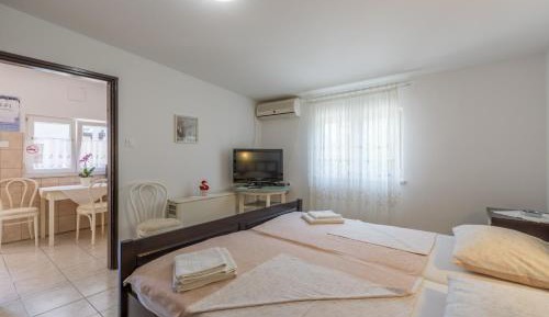 One-Bedroom Apartment with Terrace