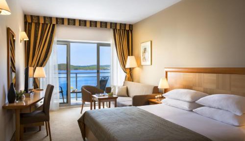 Junior Suite with Sea View and Balcony