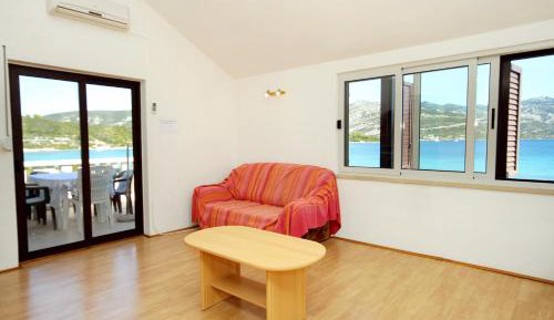 Two-Bedroom Apartment with Terrace and Sea View