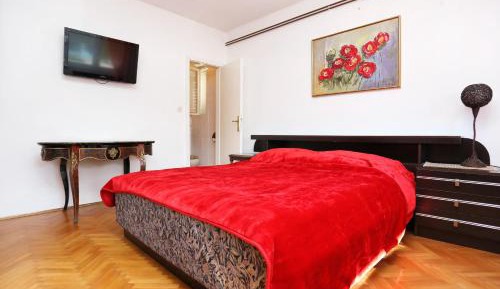 Three-Bedroom Apartment with Terrace and Sea View
