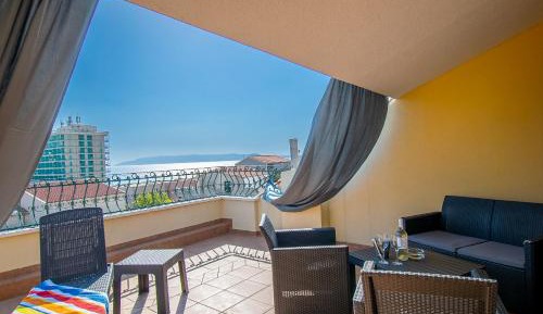 Penthouse Apartment with Balcony and Sea View