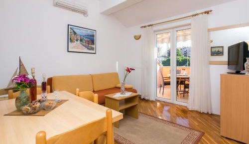 One-Bedroom Apartment with Balcony and Garden View