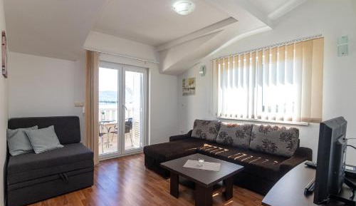 One-Bedroom Apartment with Balcony