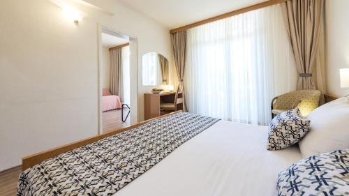Triple Room with Balcony and Sea View
