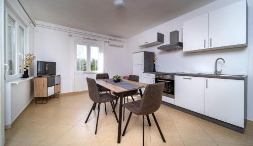 Apartment with Garden View