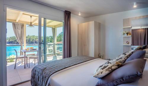 Lungomare Chalet for 2 Spectacular Seaview