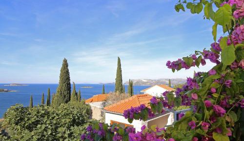 2-Bedroom Apartment with Terrace and Sea View