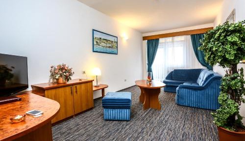 Suite with Balcony and Sea View