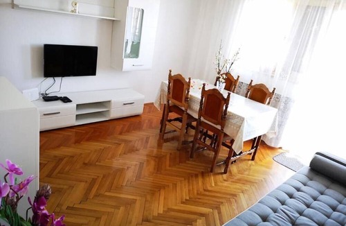Cres Apartment | Naomi's Sunshine