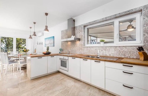 Opric Villa | Villa Lovran, heated pool and spa zone
