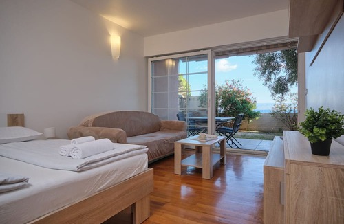 Znjan Apartment | Holiday Seaview Apartment by Litto