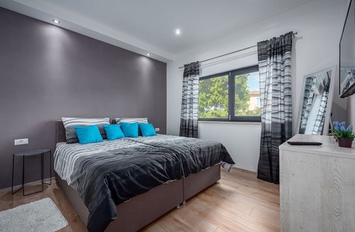 Mali Vareski House | New villa with private pool, darts, BBQ