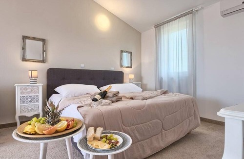 Muzini House | Holiday house Tomisici for 1 - 12 persons with 5 bedrooms - Holiday home