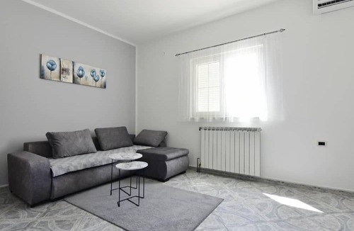 Valica Apartment | Apartment in Valica with Large Garden
