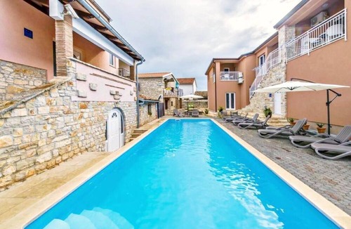 Tar-Vabriga Apartment | Comfortable NOA 4 Tar holiday flat with pool access