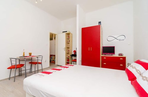 Gruz Apartment | Apartment Caceris