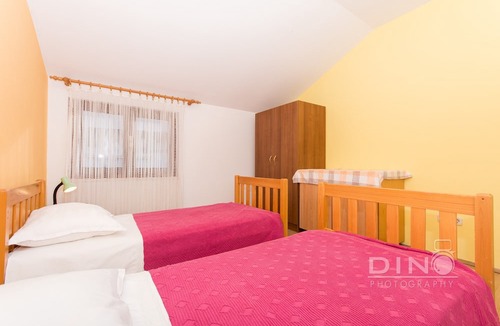 Arbanija Apartment | A2 - large apt next to beach w terrace & sea view