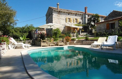 Rakalj House | villa 'Vickovi' with shared pool