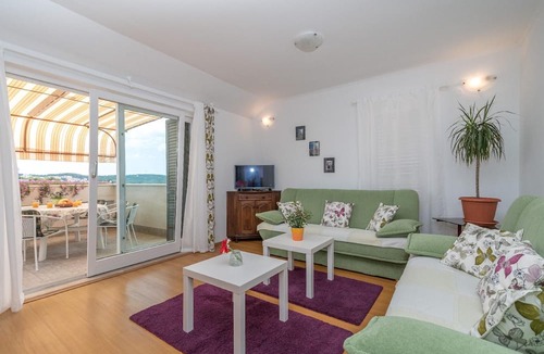 Okrug Apartment | holiday apartment "Emelie" with view of the water