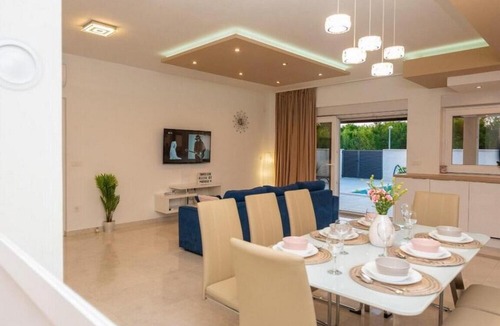 Privlaka Villa | Luxury Villa Sabun with Pool & Hot Tub