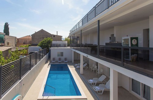 Kastel Stafilic House | Room-all Saints Suites B&b Kastela