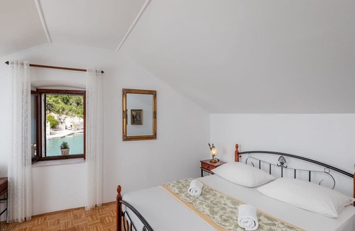 Hodilje House | Holiday Home By The Sea