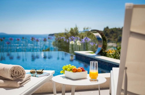 Okrug Gornji Villa | Beachfront Villa Azzurro With Pool