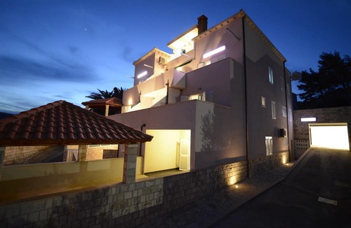 Srebreno House | Villa Avantgarde B&B