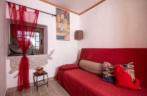 Bric House | Holiday home in a quiet location with pool and far-reaching views