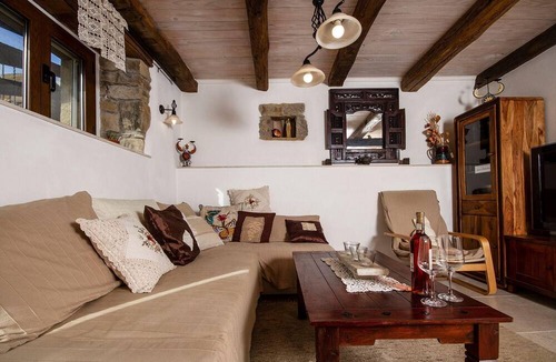 Bric House | Holiday home in a quiet location with pool and far-reaching views