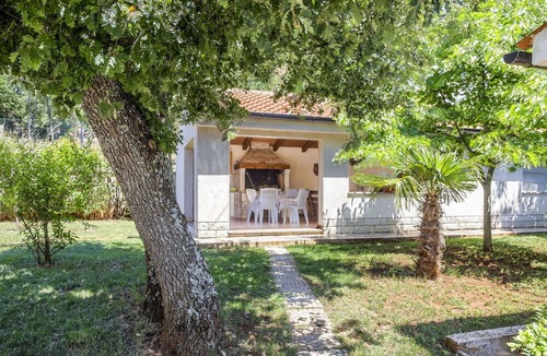 Brnobici Apartment | Cosy apartment for 3 guests with pool, WIFI, TV, terrace and parking