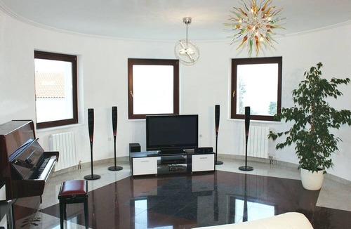 Icici Villa | Luxury Apartment in Opatija for 8 People With Pool and Silk Bedding
