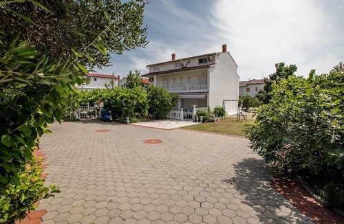 Palit House | Holiday flat "EG Marjetka bis 9"with garden barbecue