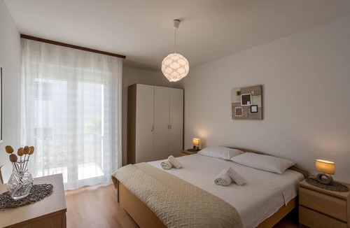 Stari Grad Apartment | Apartment Tihana with Mediterranean garden