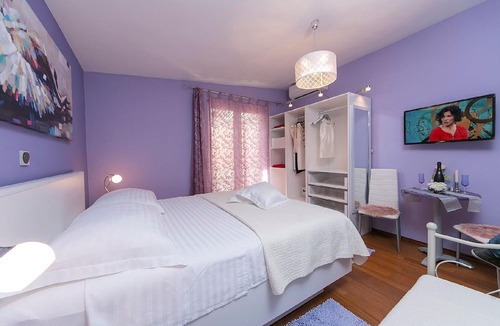 Bidol Apartment | Apartment in Bidol with Barbecue and Terrace