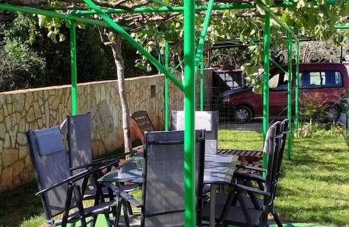 Sisan House | Holiday house with private garden and parking