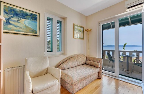 Drasnice Apartment | Grand view apartment with beautiful garden