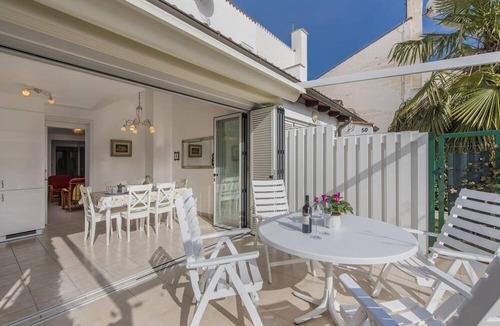 Mareda House | Holiday home with view of the water