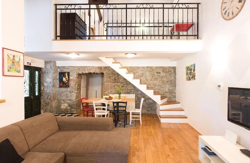 Viskovo House | House with a modern interior and an old taverna