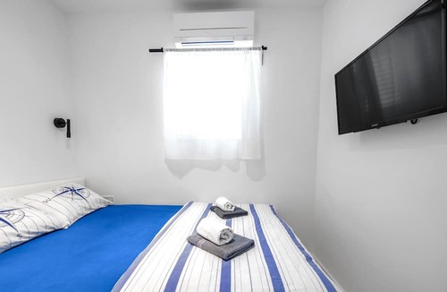 Betina House | 4 bedroom accommodation in Betina