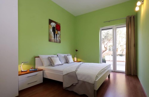 Krvavica Apartment | Villa Matija **** SWIMMING POOL HEATED, NEAR THE BEACH, WiFi, PARKING