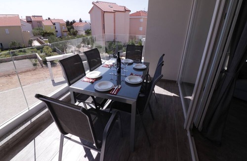Zrce House | Apartments & Rooms Danivan Pool Villas