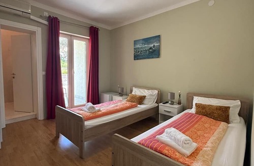 Marina Bed & Breakfast | Adrian's Beach House by Max Gastro